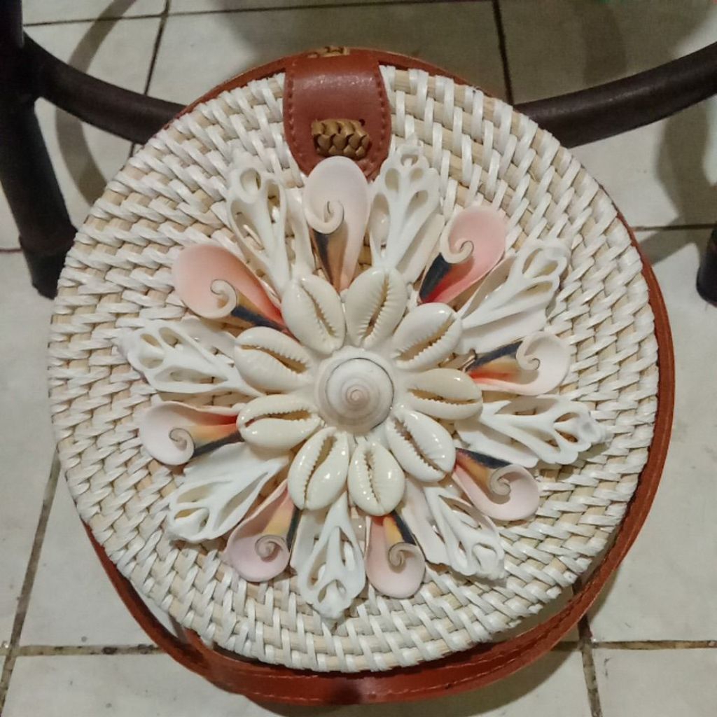 15CM SHELL WHITE RATTAN BAG / SHELL RATTAN BAG