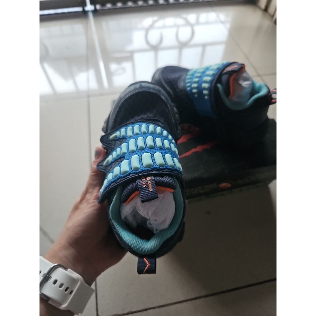 รองเท้า Saurus Sketchers