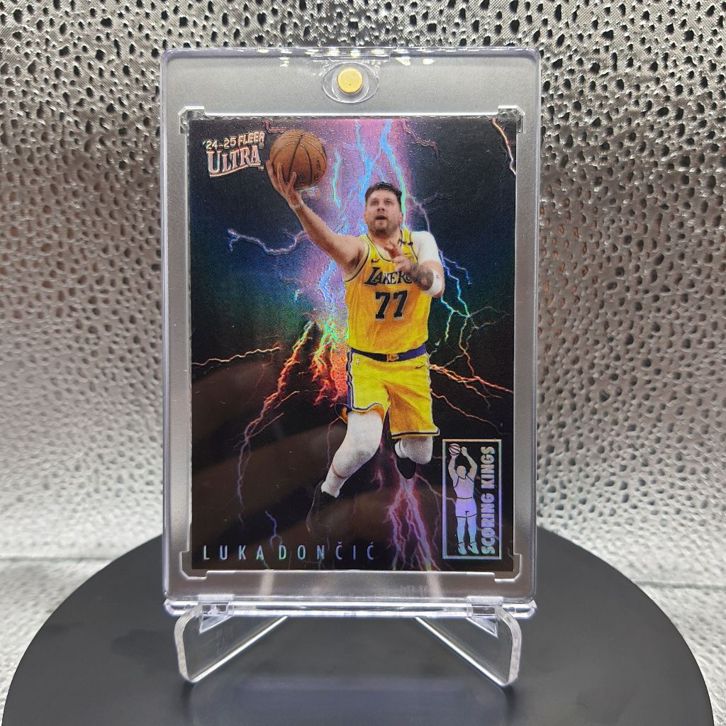 318. การ์ดบาสเก็ตบอล - การ์ดแบบกําหนดเอง 2024-25 Ultra - Scoring Kings Refractor 7 Doncic Wounds