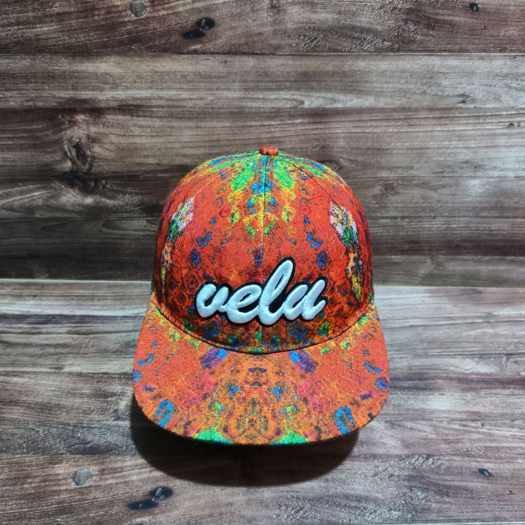 Ucla snapback พร้อม motif โลโก้สีส้ม