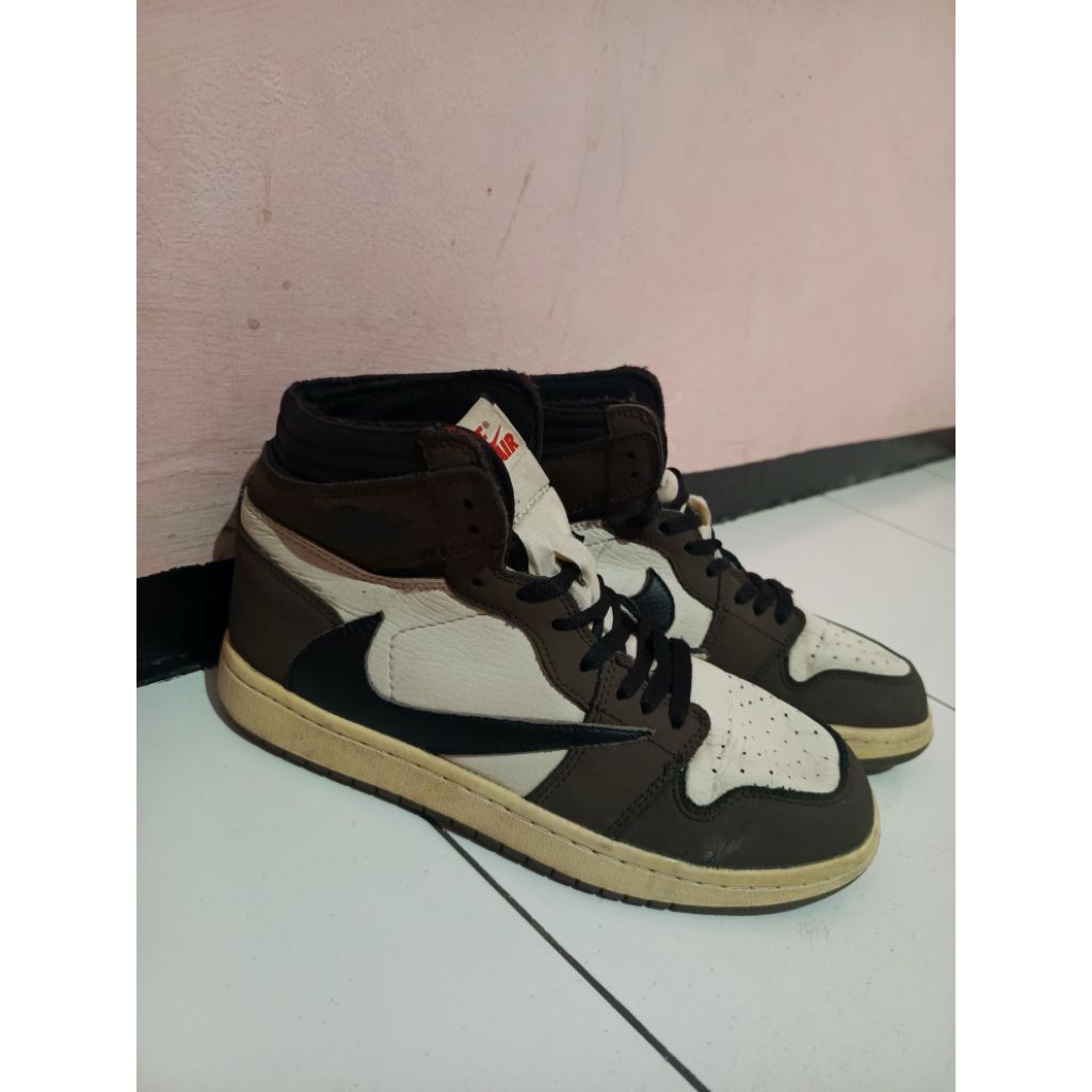 รองเท้ามือสอง ∆J 1 High x Tr∆v!S Sc0tt มอคค่า ขนาด - 40