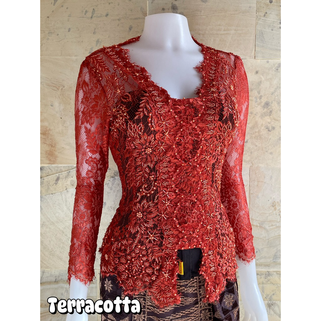 โกดัง Tiana Metallic Ringgit เลื่อมโบรเคด Kebaya