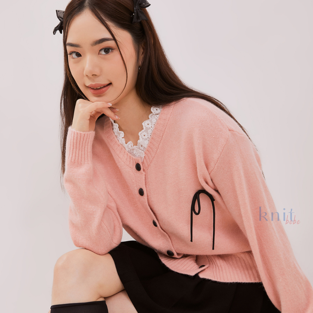 KNITBEBE - JIWOO เสื้อคาร์ดิแกนถักพร้อมริบบิ้น motif