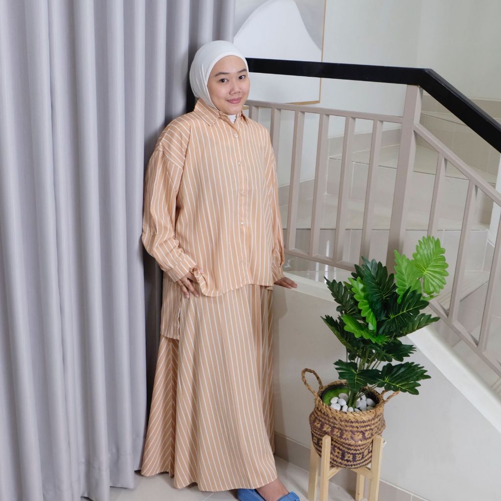 Moro.idn - เสื้อ Abella One Set Stripe และกระโปรงแอปริคอท Wolfis