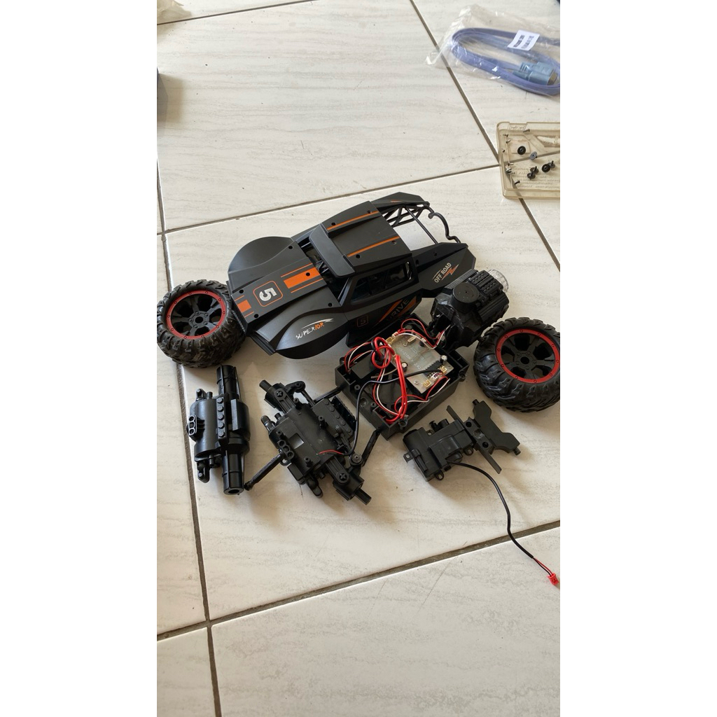 Part RC Off Road 1:14 Spray Rock Climbing