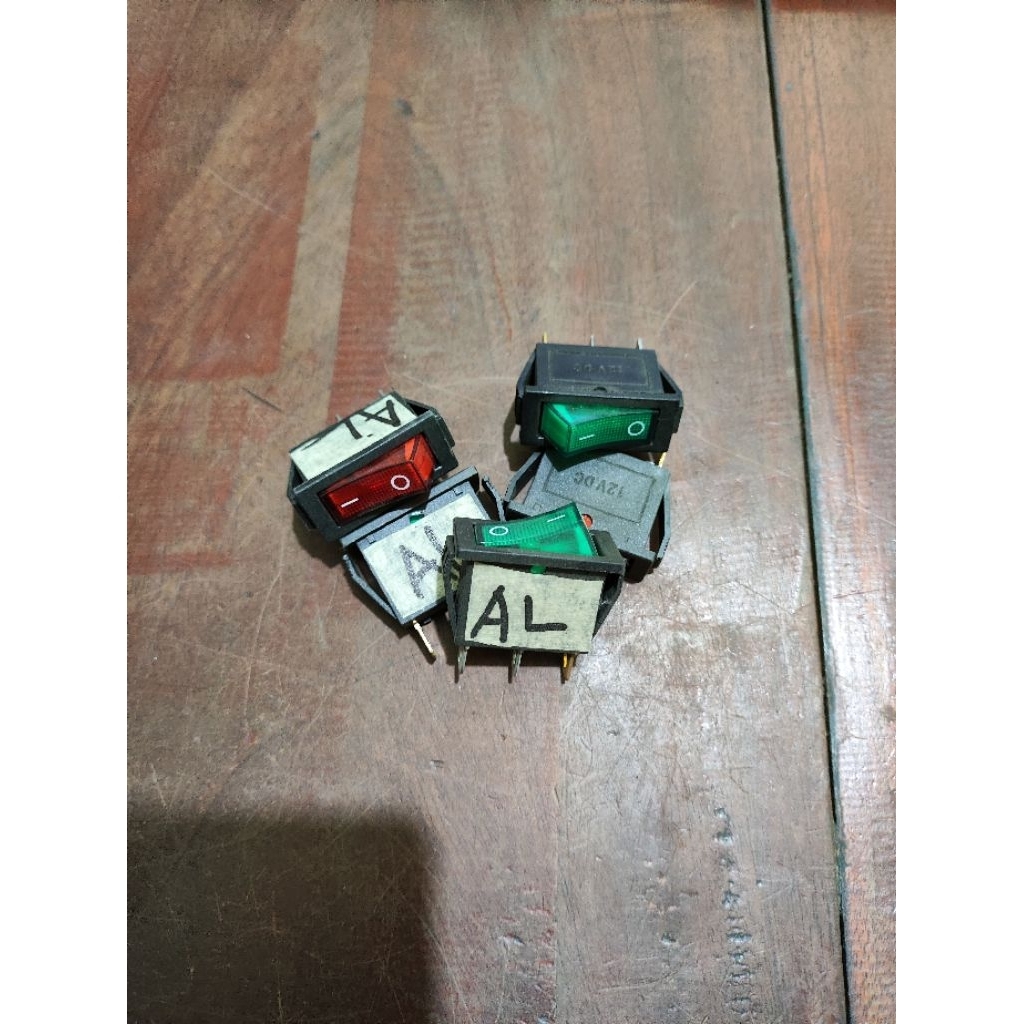 สวิตช์ DC PIANO 12V 3 ขา