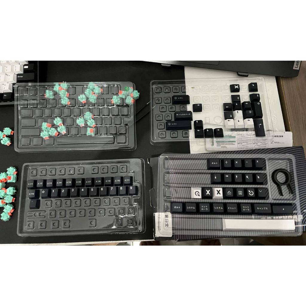 MERAH Katakana WOB Keycaps - Double Shot - รวมถาดและกล่อง - ไม่รวมแป้นพิมพ์ - ไม่ใช่สวิตช์รวมอยู่ - 