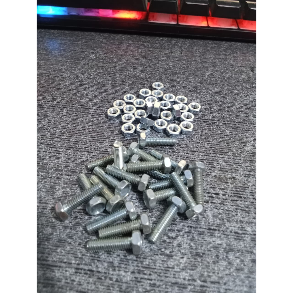 น็อตสีขาวสลักเกลียว M4 X 15/10 ชิ้น