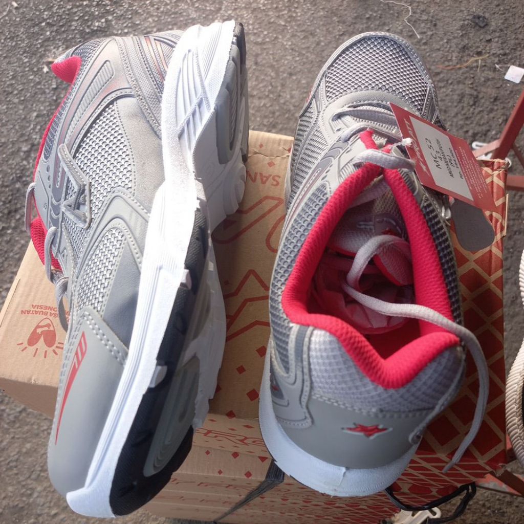 รองเท้าผ้าใบ Pro at mc