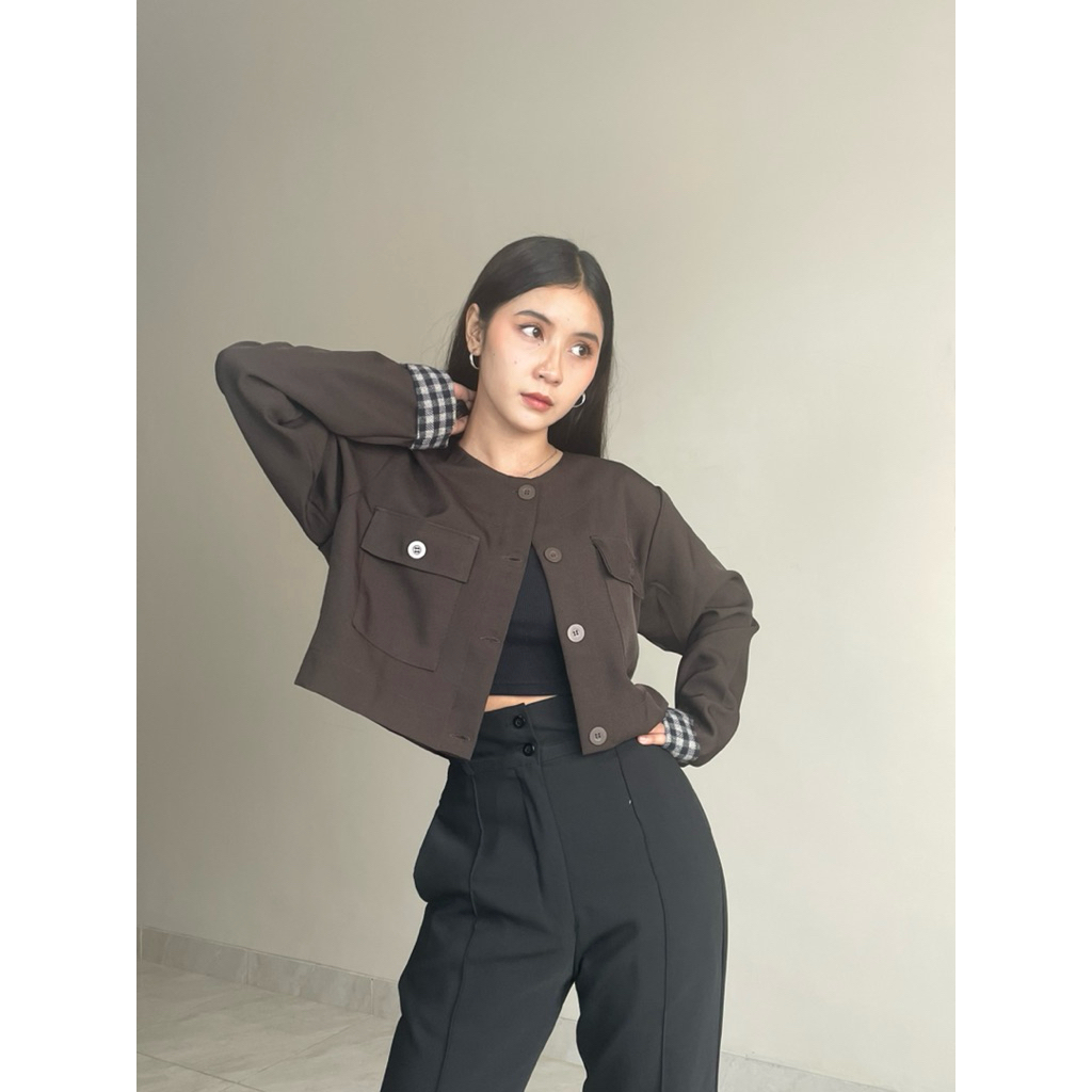 Falon Top Flowday / เสื้อครอปผู้หญิง / Semiwool / เสื้อผ้าผู้หญิง / เสื้อผ้าผู้หญิง / แฟชั่นผู้หญิง 