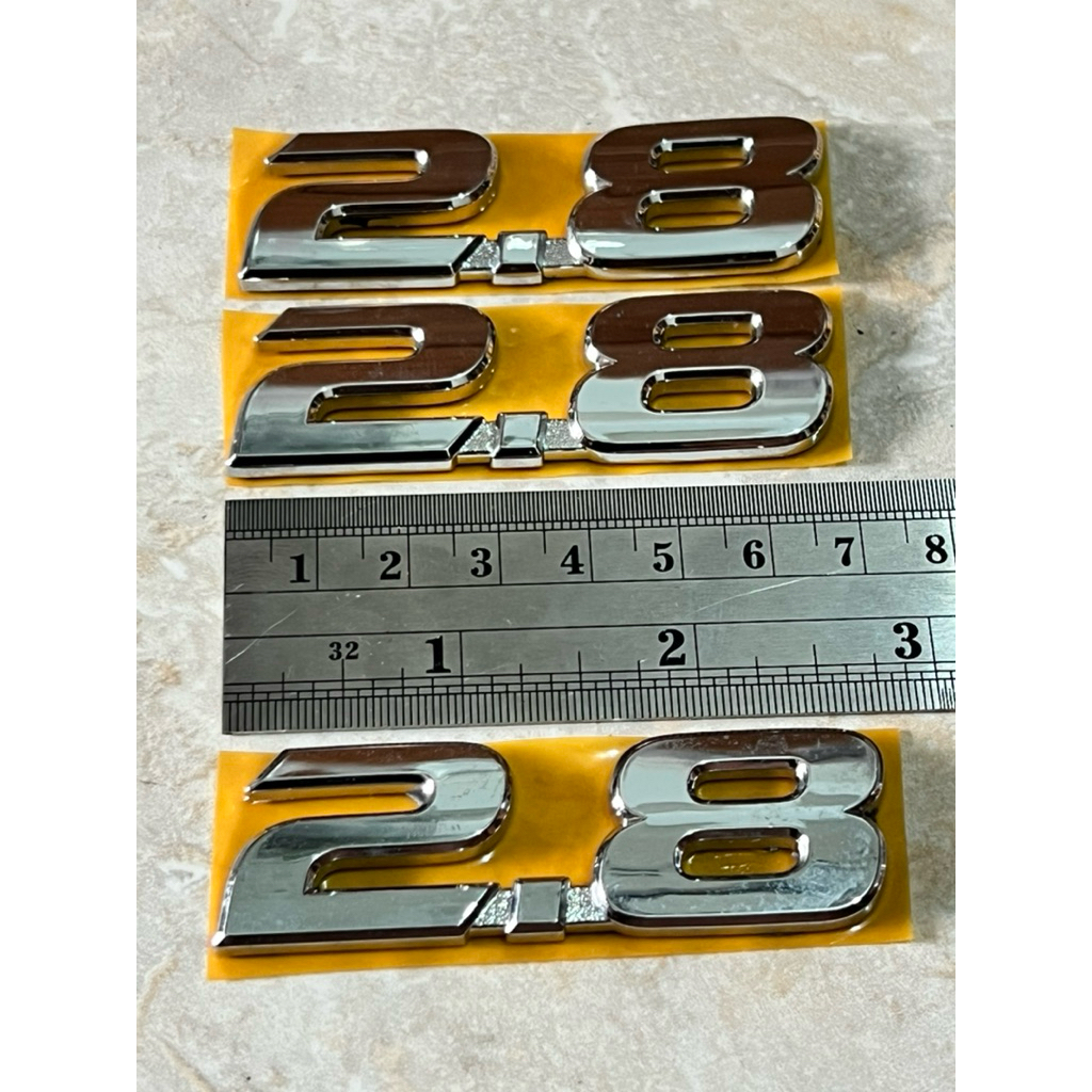 หมายเลขแบรนด์ โลโก้ WRITING SYMBOL EMBLEM 2.8 ต้นฉบับของแท้ UNIVERSAL