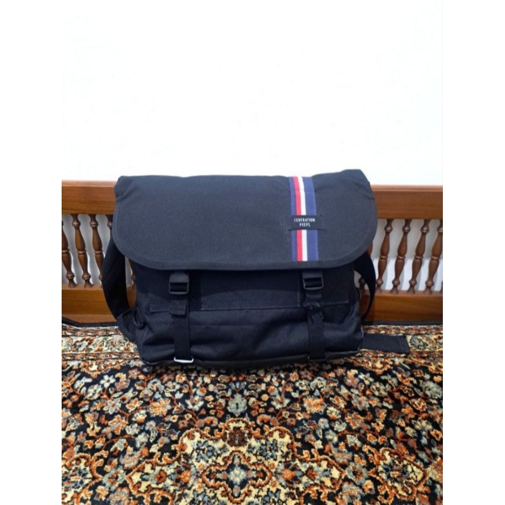 กระเป๋าสะพายข้าง Peeps federation