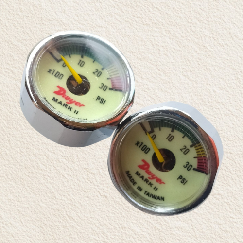 Manometer OD 25 Dwyer ไต้หวัน 3500 PSI Precision & Strong