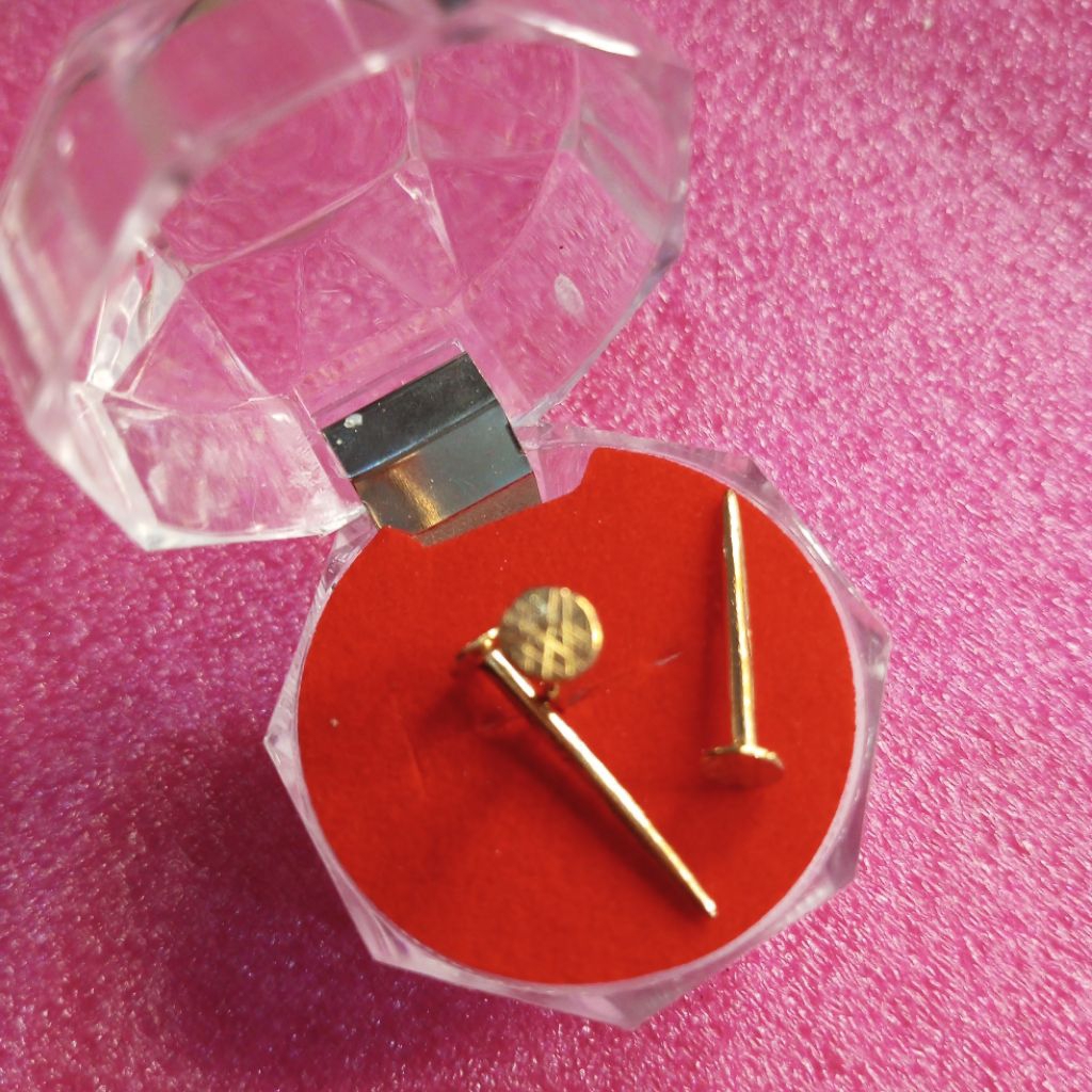 1 GRAM LIGHT GOLD NAIL