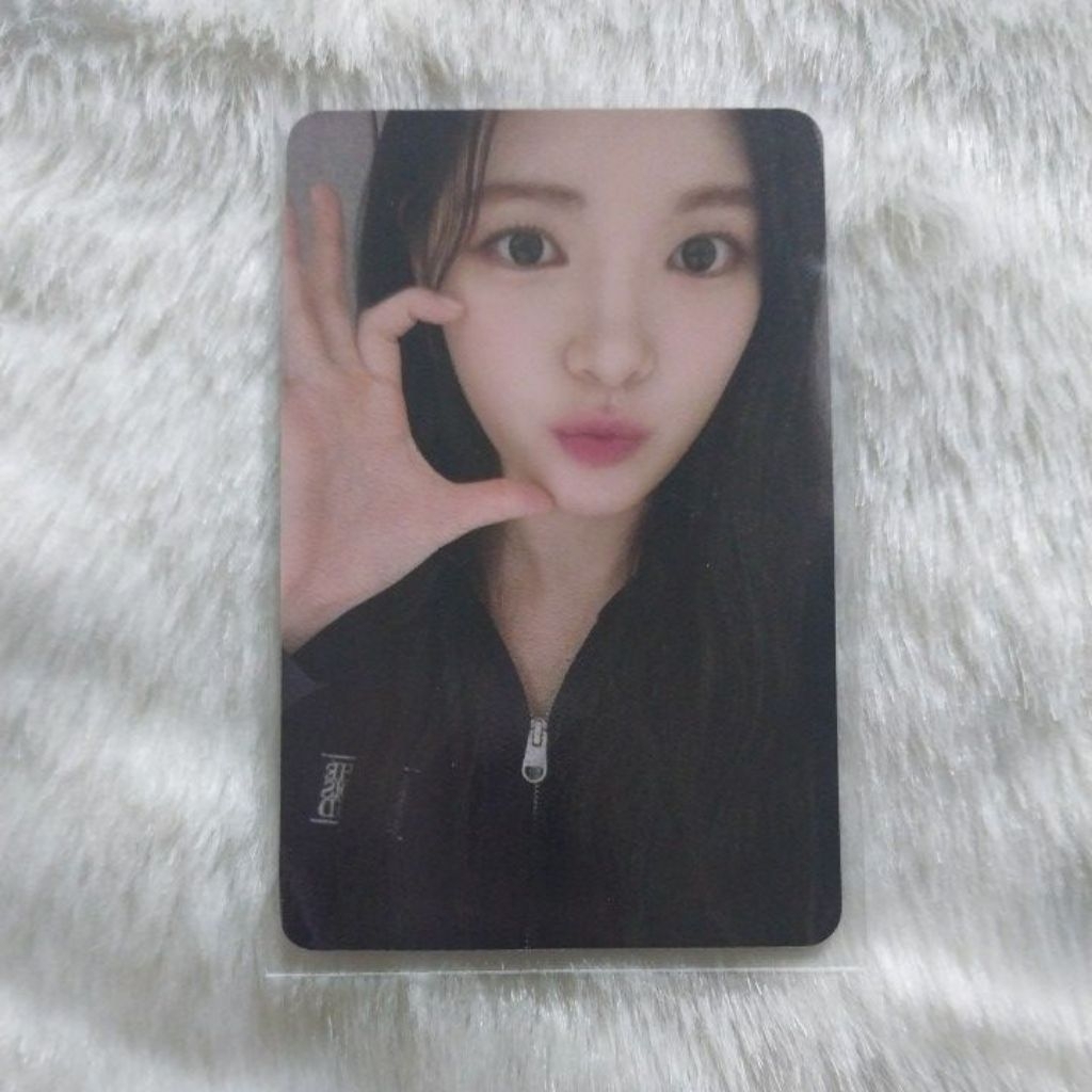 [OFFICIAL] PHOTOCARD HEARTS2HEARTS H2H THE CHASE YUHA STARR SR CH FANSIGN 1.0