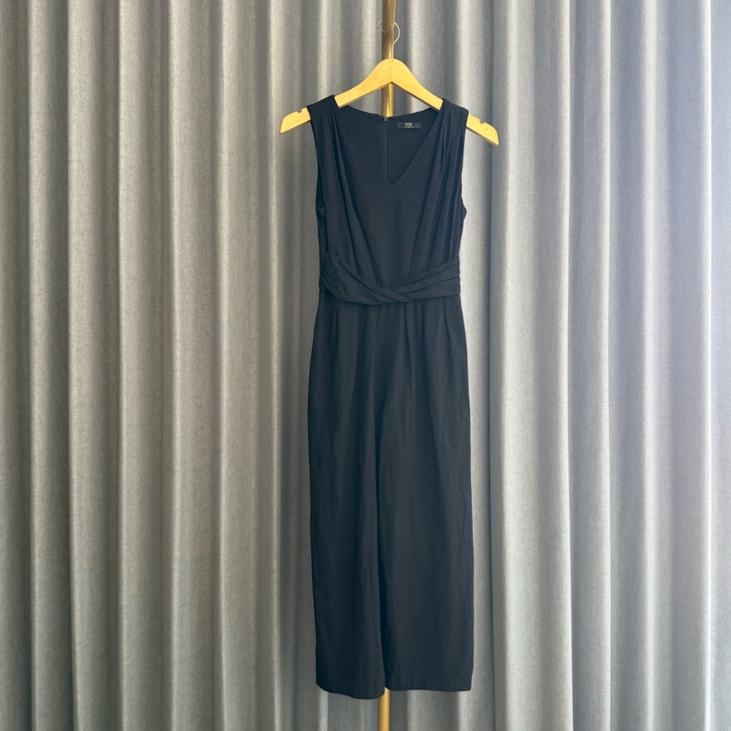 PRELOVED MGP ป้ายสีดํา Basic V คอแขนกุด Maxi ยาว Jumpsuit แฟชั่นผู้หญิงแบรนด์