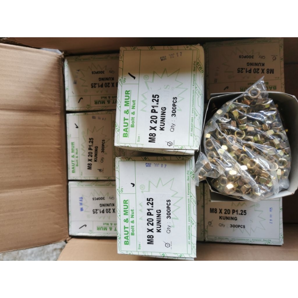น็อต M8x20 / 2cm ราคา 1 กล่อง มี 300 ชิ้น แถมน็อตและน็อต