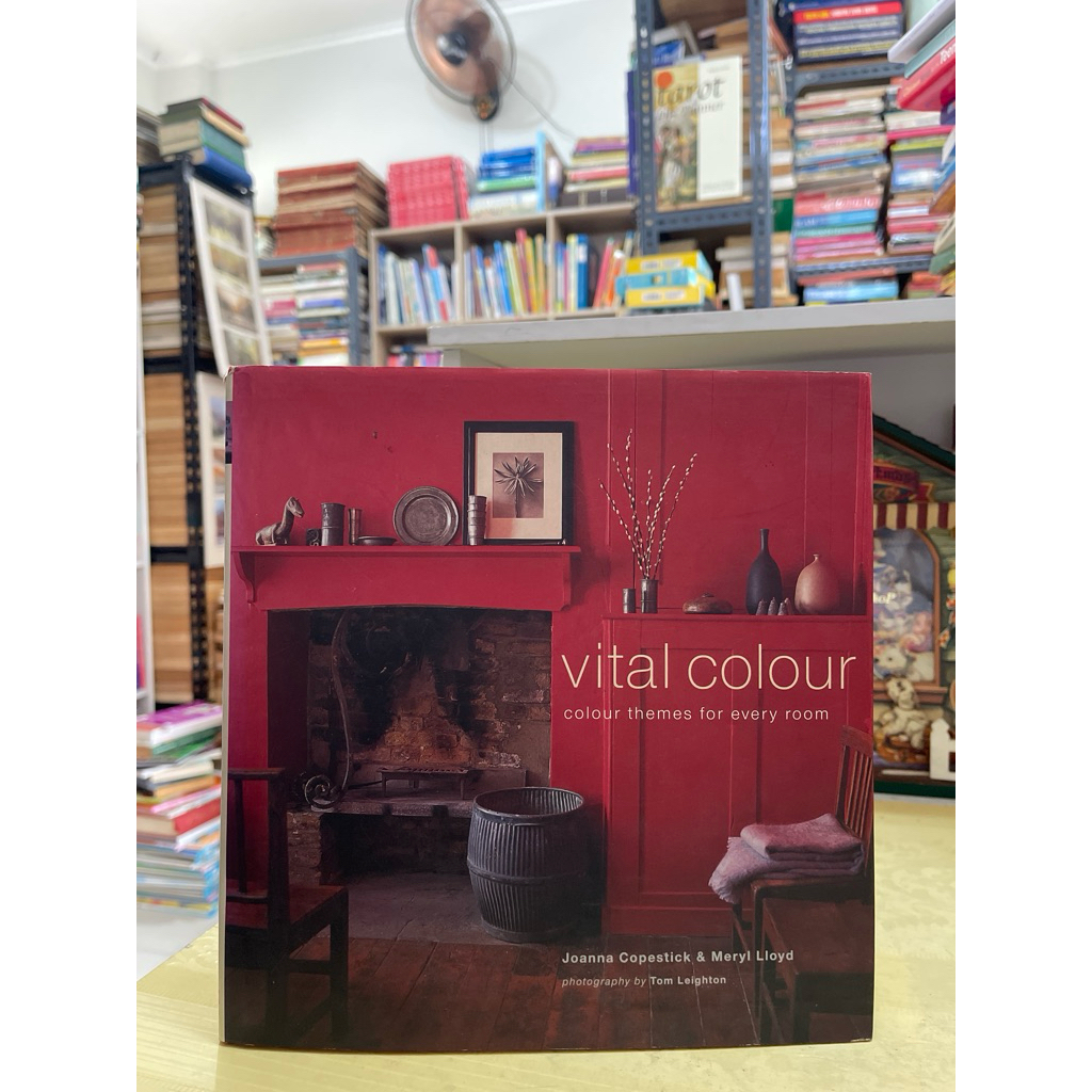 BOOK VITAL COLOR THEMES สําหรับทุกห้อง โดย JONNA COPESTICK และ MERYL LLOYD