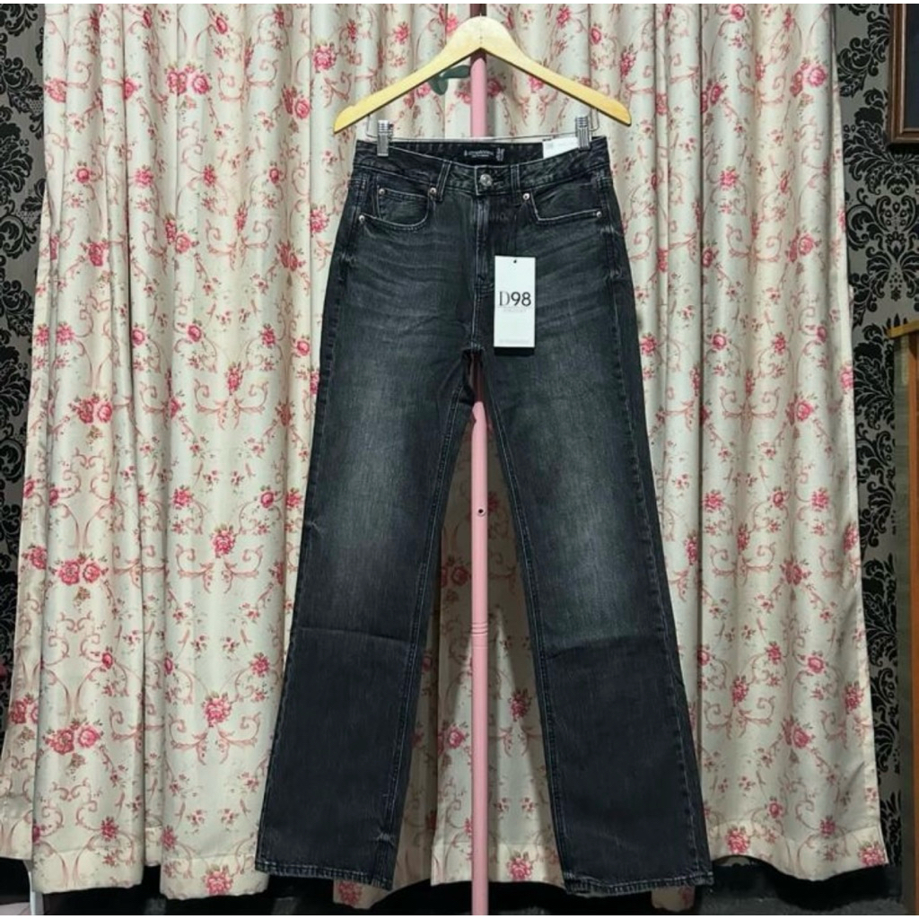 กางเกงยีนส์ Stradivarius ใหม่ Eur 38