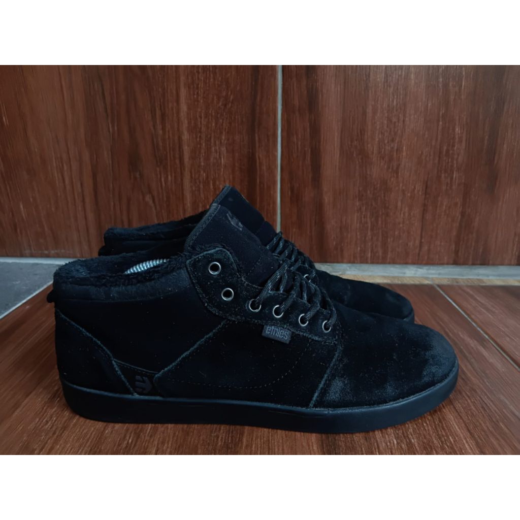 รองเท้า ETNIES SUEDE ไซส์ 44