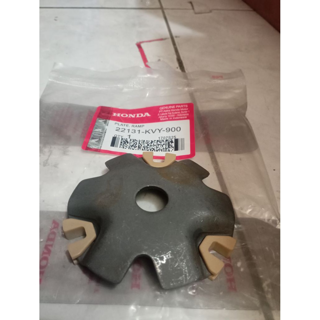 BEAT ROLLER HOUSING COVER 22131-KVY-900