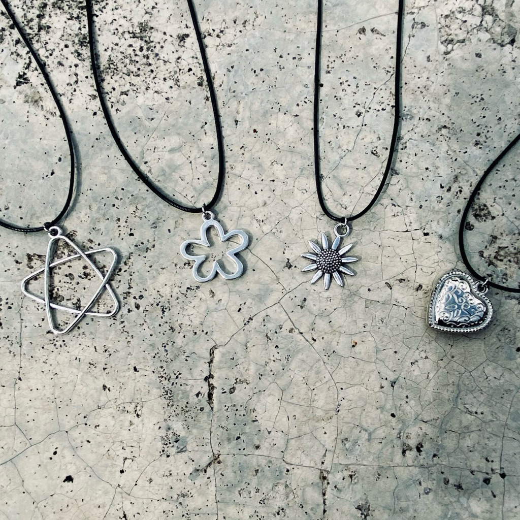 สร้อยคอ y2k สีเงิน vol 1 | สร้อยคอเงิน Y2k | โลมาคุ