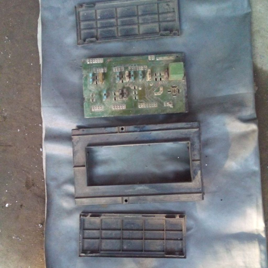 ฟิวส์ Peugeot 505 มือสองดี กล่อง+pcb