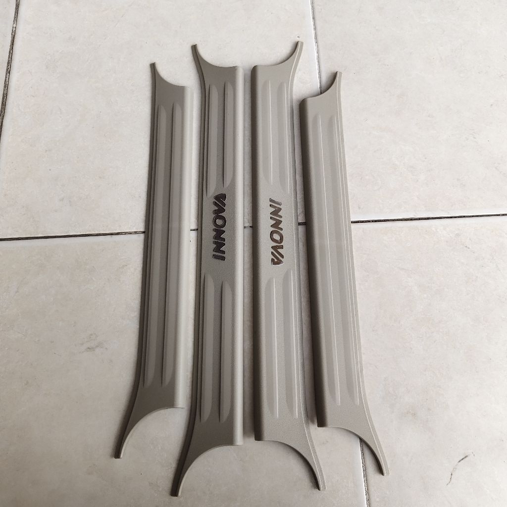 ฝาครอบข้างบันได Innova Innova Innova 2005 - 2015 แผ่นกาบข้างครีม