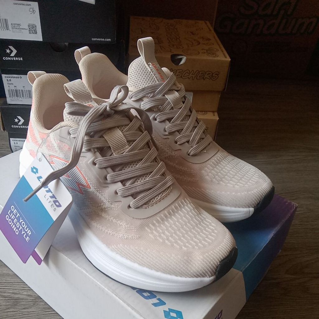 รองเท้า Lotto Crosby