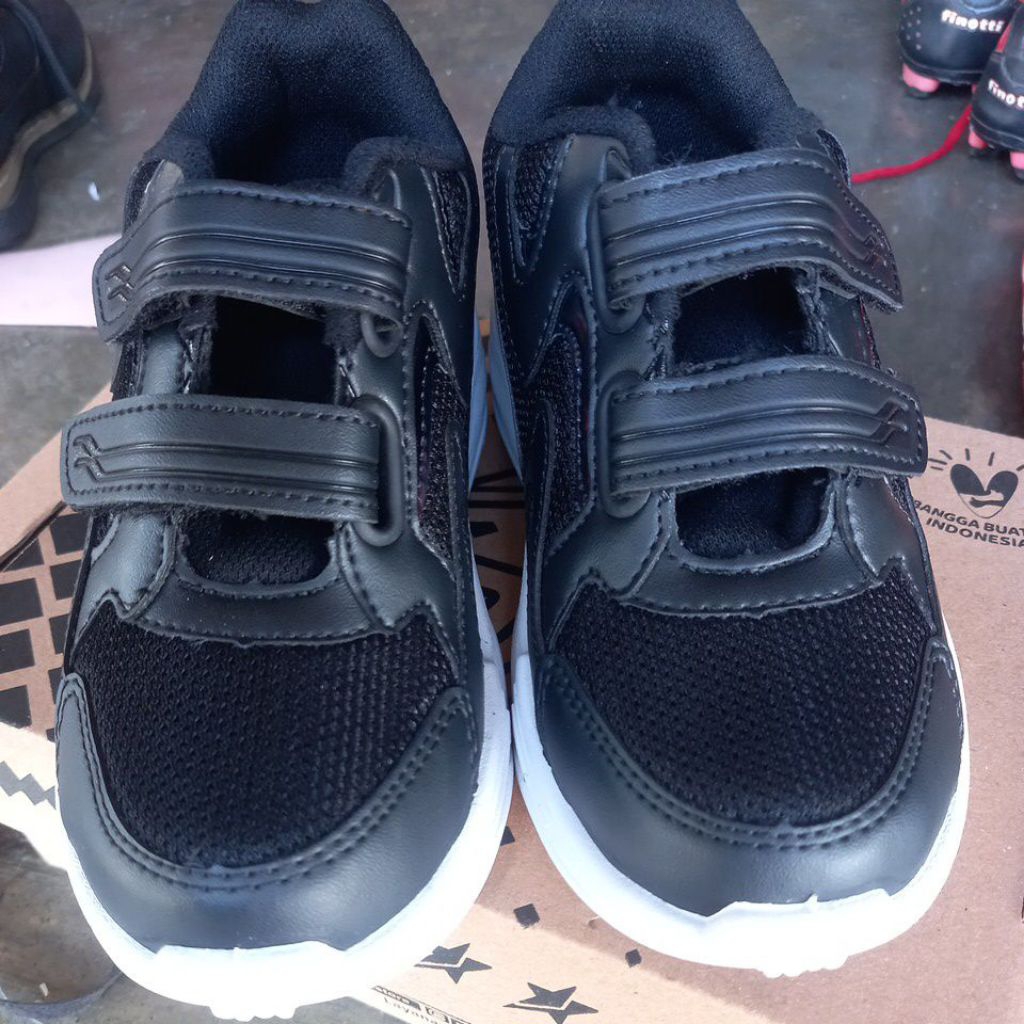 รองเท้านักเรียน 31-34