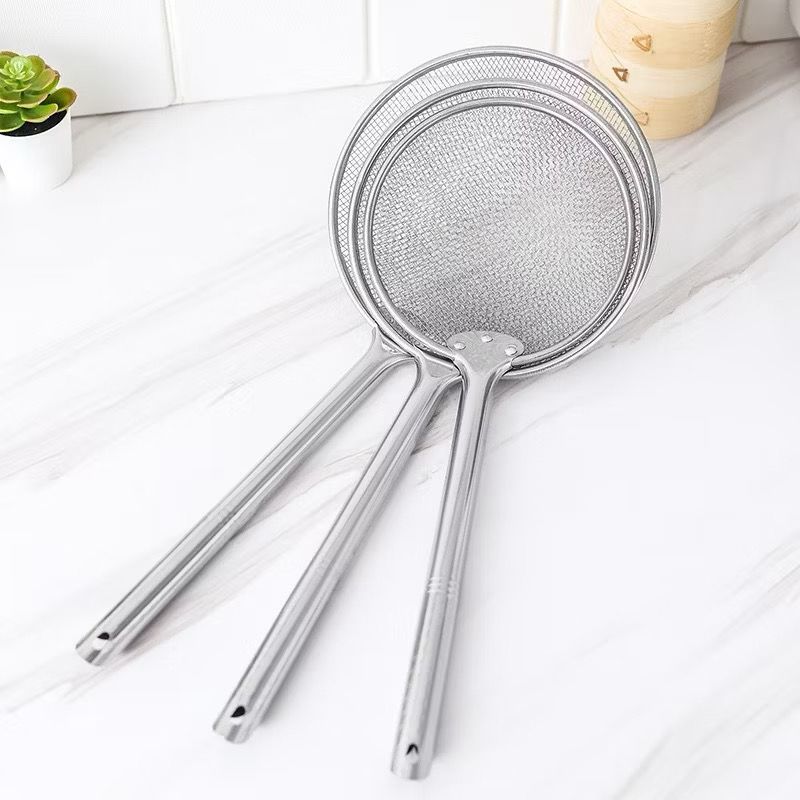 คือ - STAINLESS STEEL NET STRAINER - STAINLESS STEEL ROUND NET STRAINER - น้ํามัน SCOOP