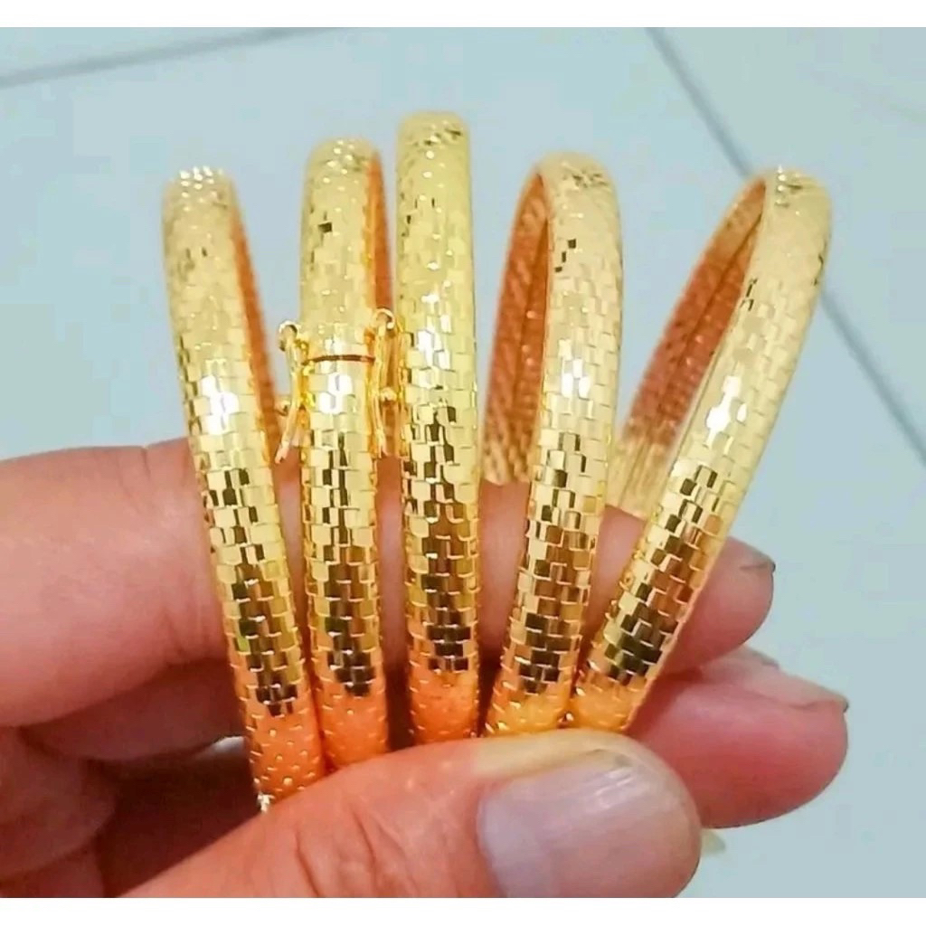 Medan Yellow Snake Scale Bracelet สร้อยข้อมือแฟชั่นสตรีล่าสุด