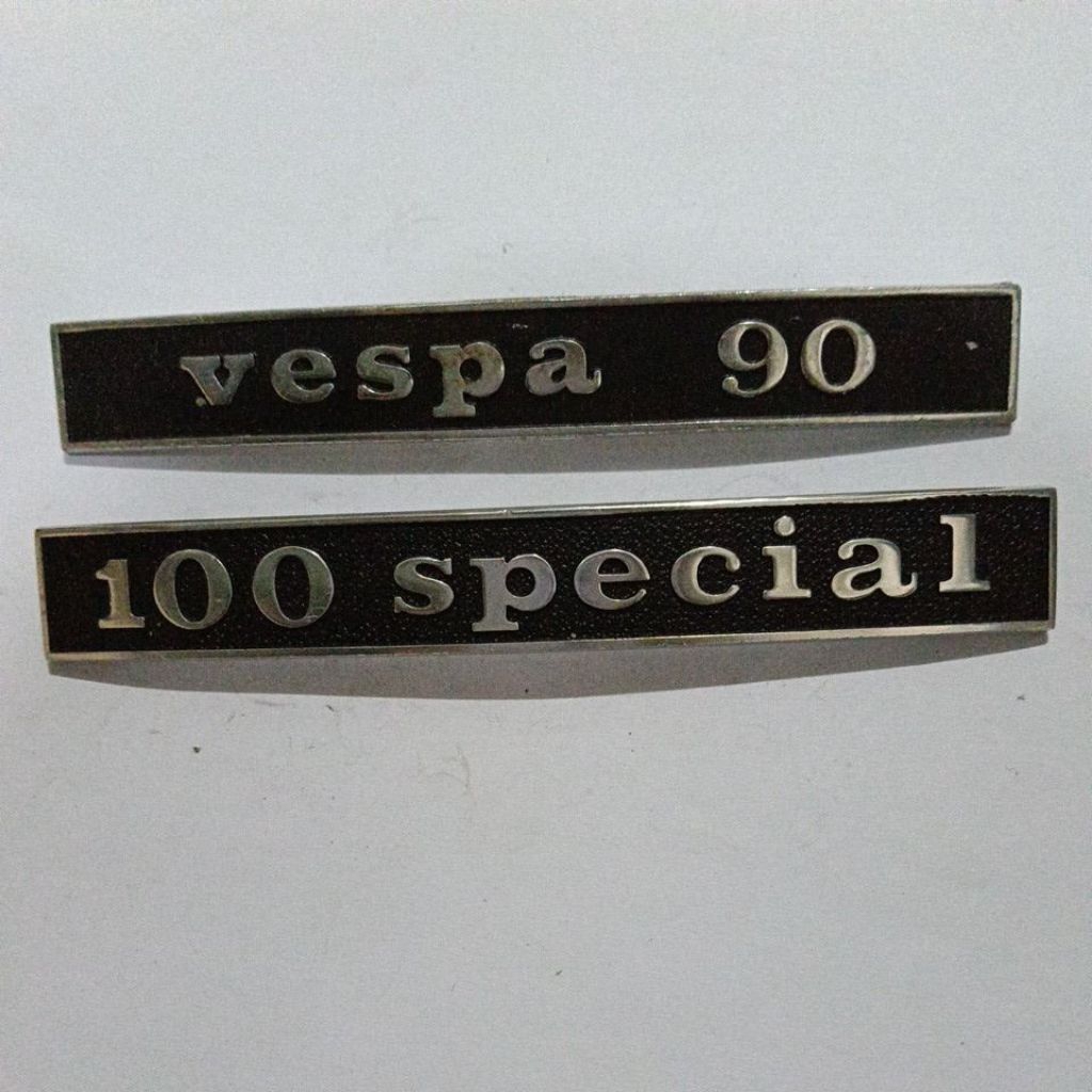 สัญลักษณ์พิเศษ Vespa PTS 100 และ Vespa PTS 90