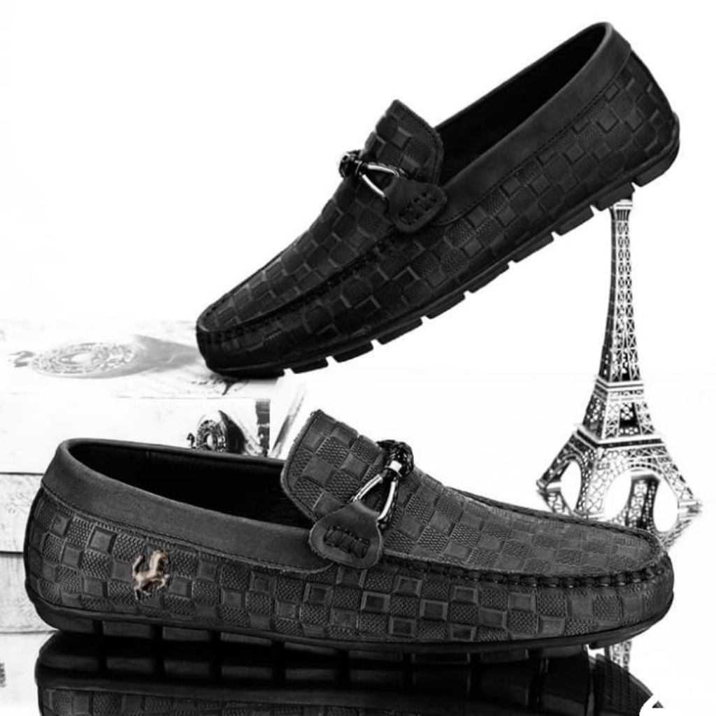 รองเท้าโลฟเฟอร์ Ferari กับ panus moccasin motif แบบสวม