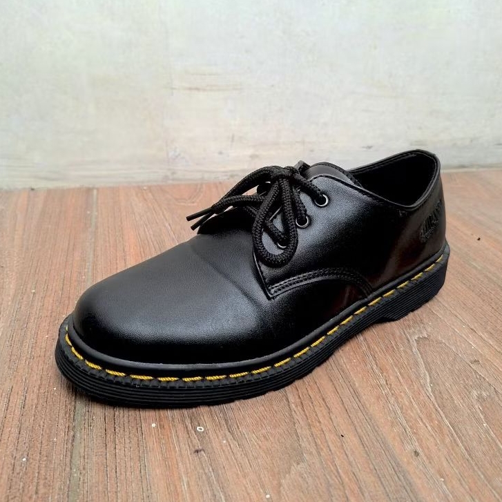Docmart Low Boots 3 hole Dr Martins Casual รองเท้าทางการสําหรับผู้ชายและผู้หญิง Pree Boox