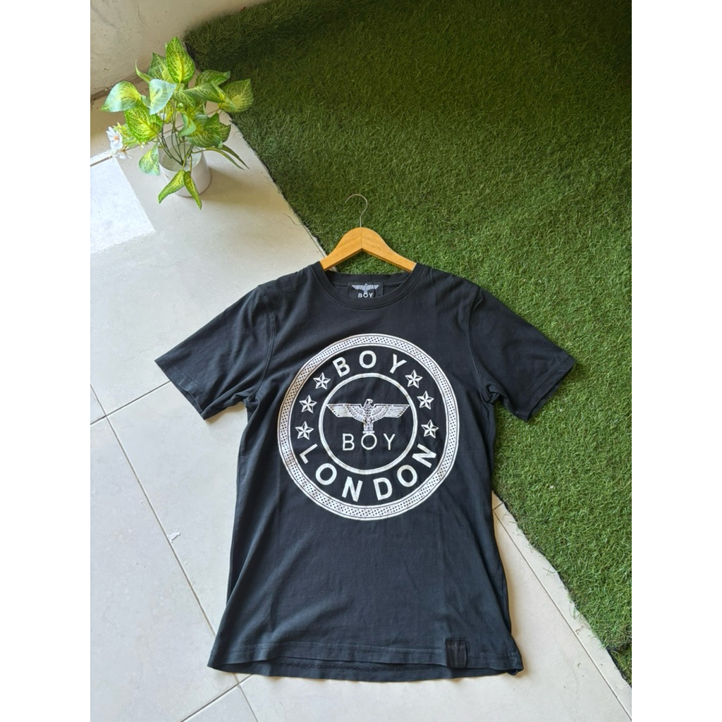 เสื้อยืด London Boy ดั้งเดิม