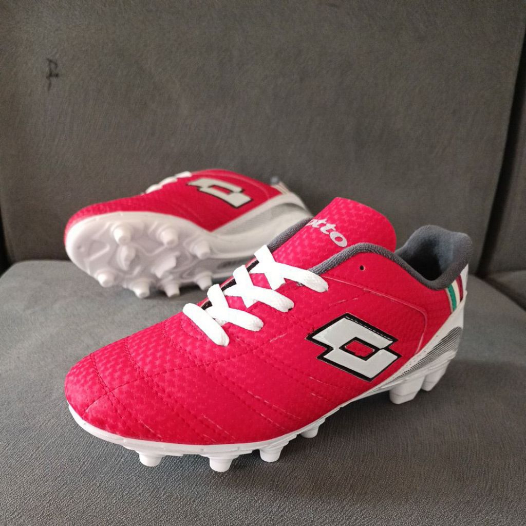 รองเท้าฟุตบอล MERAH Lotto ธงอิตาลีสีแดง พื้นรองเท้าเย็บรอบ ๆ แข็งแกร่งเป็นพิเศษ