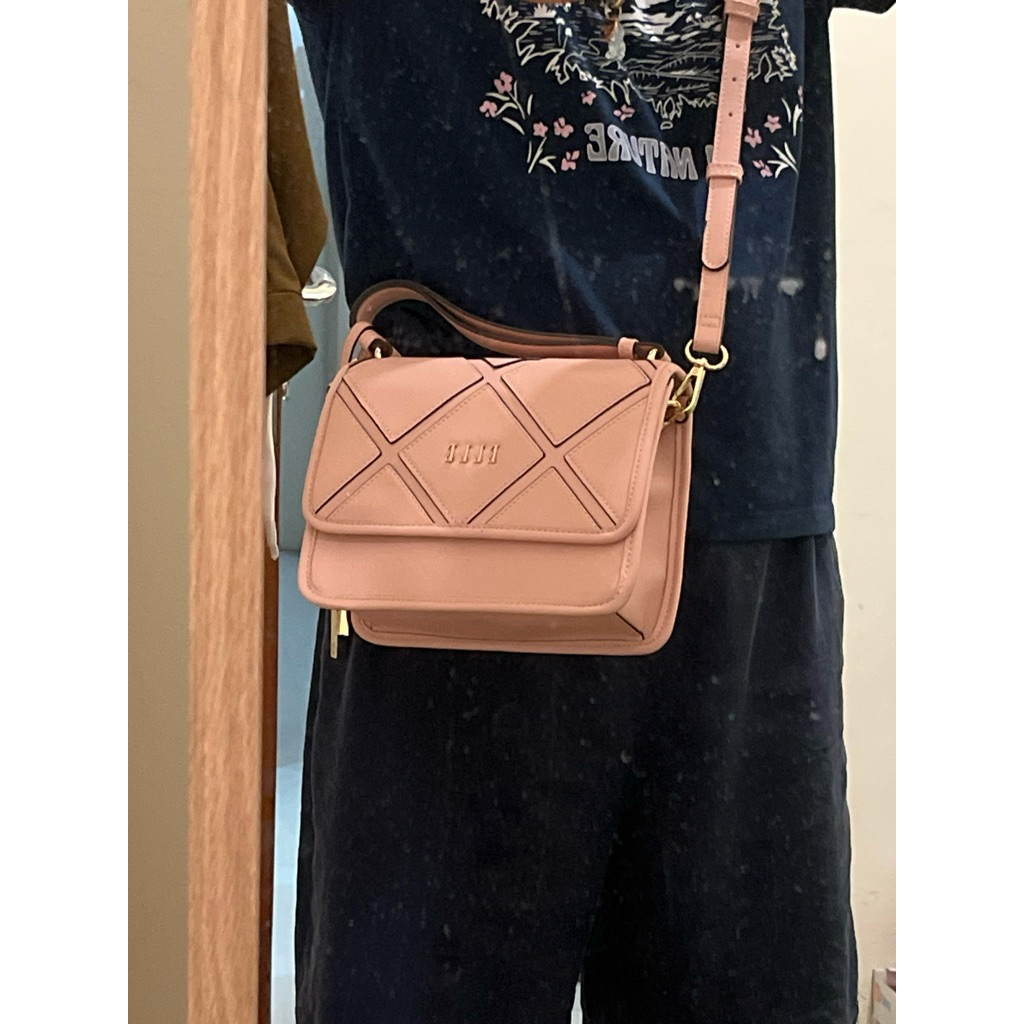 Preloved ELLE Sling Bag กระเป๋าผู้หญิงสีชมพู ELLE Bag