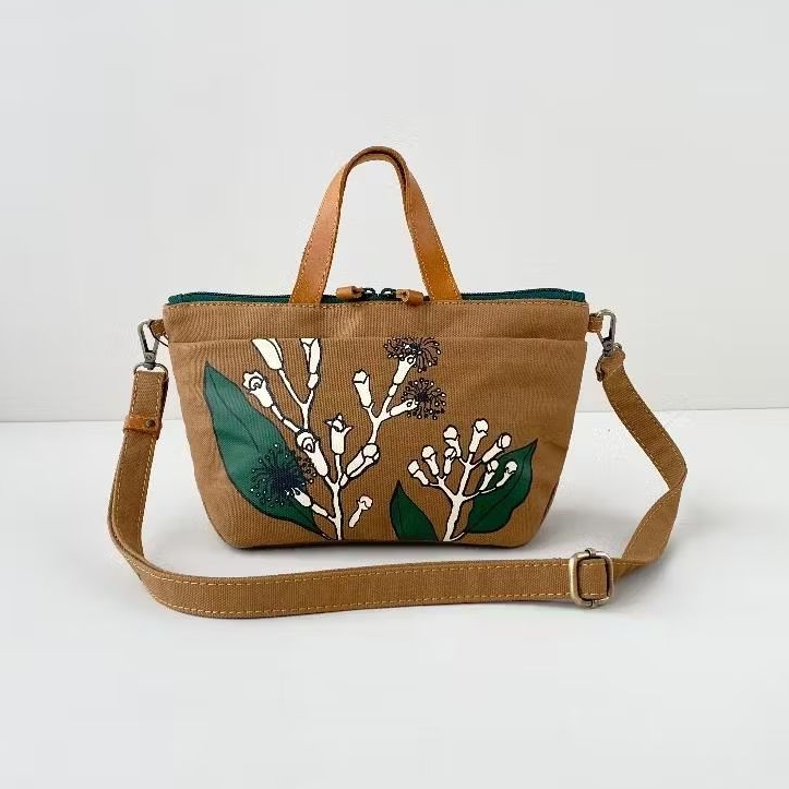 กระเป๋าสะพายรายวัน Clove Mocca Canvas Living