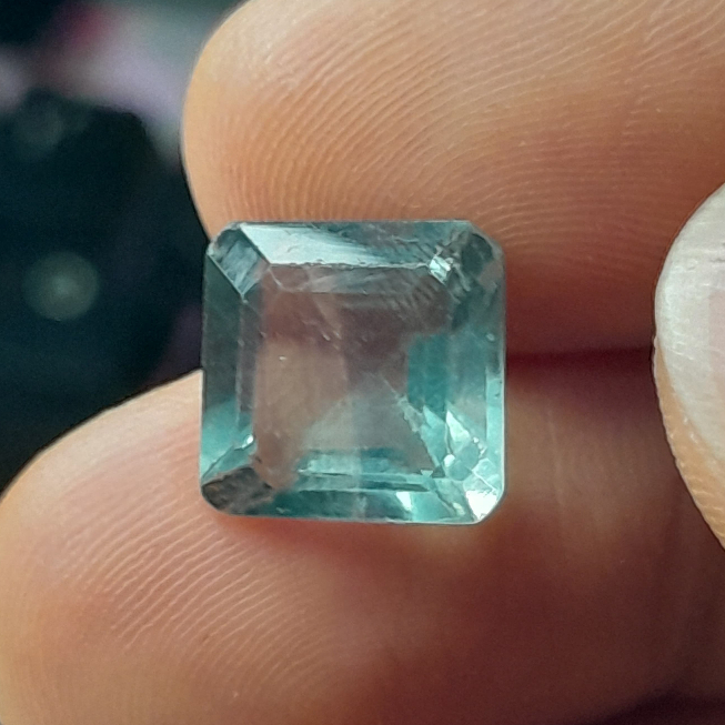 ขลุ่ยธรรมชาติ Dim:est 10 x 10 x 6 mm 5Ct สีเขียวมรกตตัดสี่เหลี่ยม รหัส A333