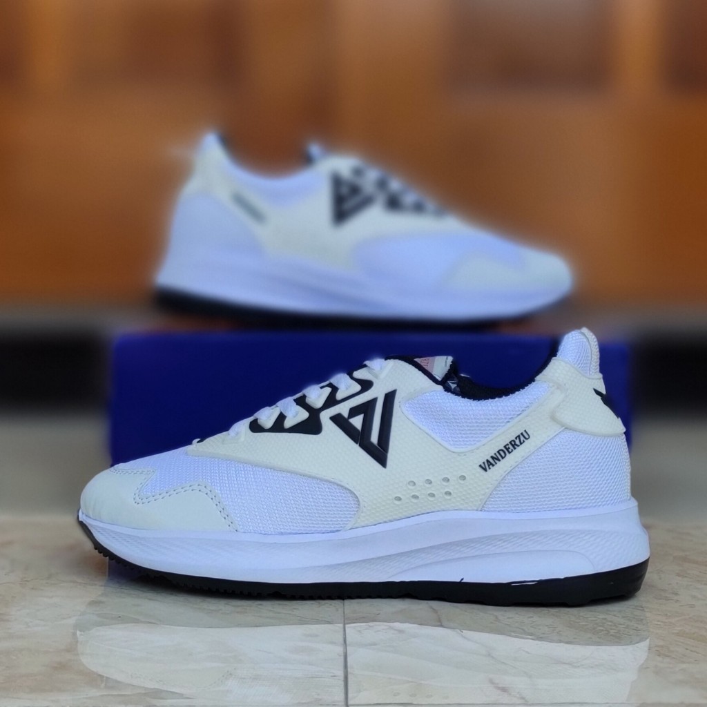 Vanderzu Original FR302 สีขาวสีดําผู้ชายและผู้หญิงรองเท้าผ้าใบกีฬาวิ่งกลางแจ้ง