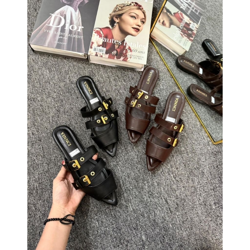 Vinnci รองเท้าแตะล่อสตรีหัวเข็มขัด Flatshoes