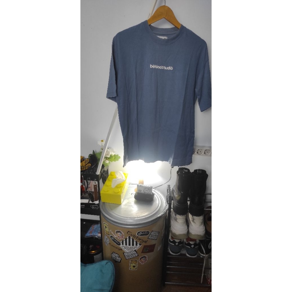 เสื้อยืด Behind Studio สีฟ้าน่ารัก