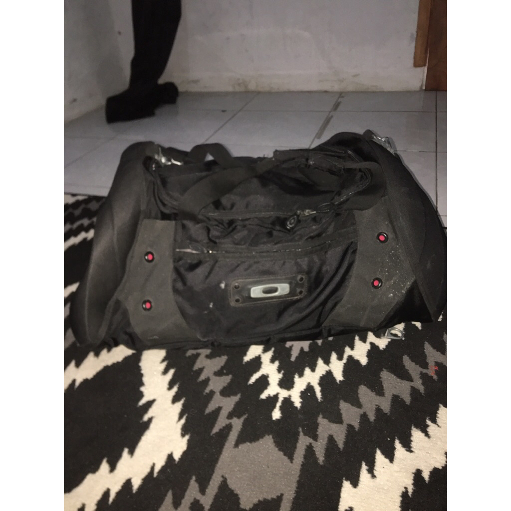 กระเป๋าเดินทาง Oakley 2 in 1