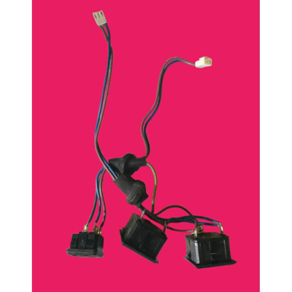 สวิตช์เปิด/ปิด APC MODEL: BX650LI-MS ตามภาพ