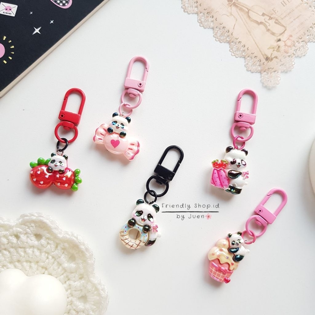 พวงกุญแจ GUNDAN PANDA โดย Friendly shop.id