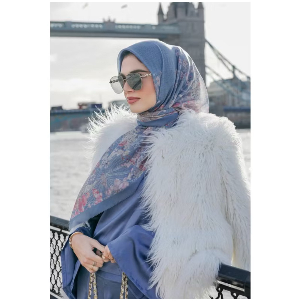 Buttonscarves series British 2 square London Bridge