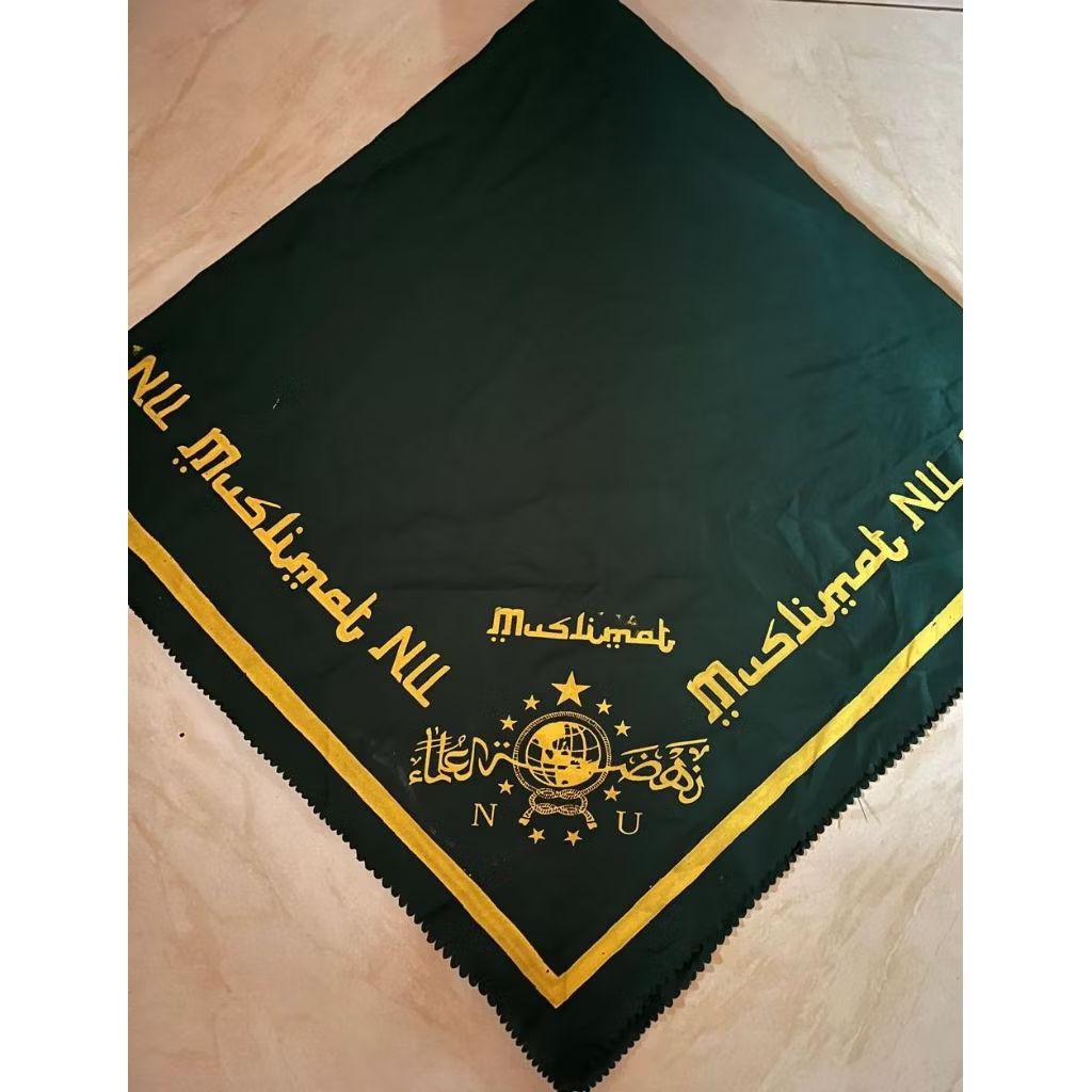 HIJAU Green Nu Muslimah Vual Square Hijab // ขวดสีเขียว Premium Nu Muslimah Val Square Hijab