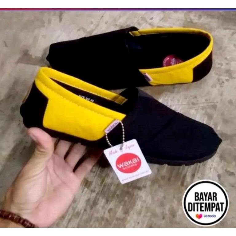 CODE U7K สลิปออน wk เด็ก สีดํา เหลือง