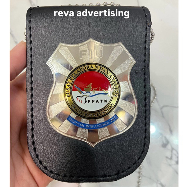 SPPTK FIU kta กระเป๋าสตางค์สร้อยคอ | ศูนย์รายงานและการวิเคราะห์การแสดงออกการเงิน | กลอสซี่ แอนด์ แมท